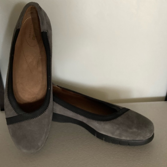 CLARKS suede wedge ballerina slip on - Picture 3 of 5